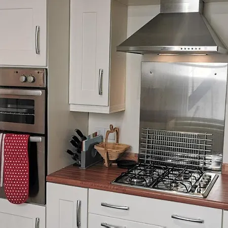 27 Princess Royal - 1st Floor 3 Bed * Scarborough