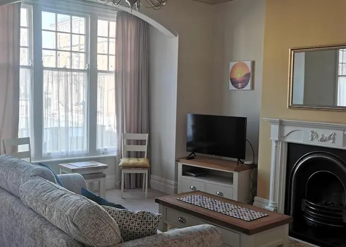 27 Princess Royal - 1st Floor 3 Bed سكرابورو