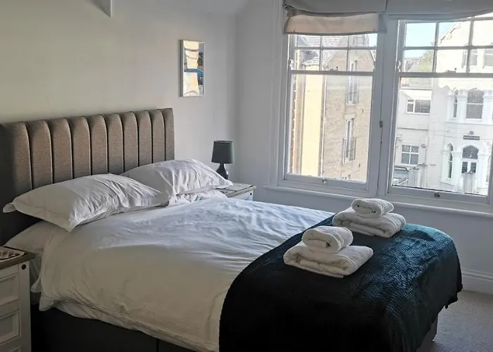 27 Princess Royal - 1st Floor 3 Bed شقة
