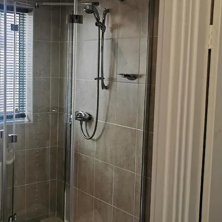 27 Princess Royal - 1st Floor 3 Bed Apartment Scarborough