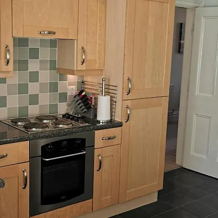 27 Princess Royal - 1st Floor 3 Bed Apartment *